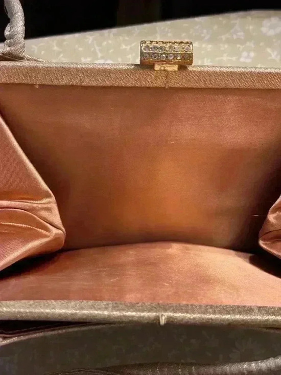 Admiral Vintage Gold Metallic Clutch with Ornate Clasp Formal Bag - Picture 3 of 6